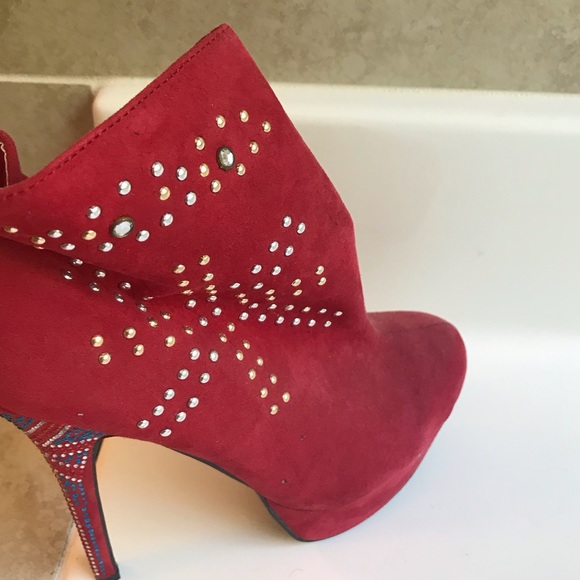 Shoes - Picture 2 of 3